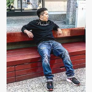 Meet your Posher, Obey